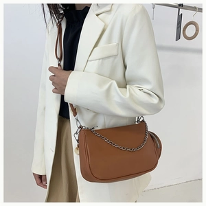 Sac bandoulière demi-lune marron en PU avec chaîne argentée et petit porte-monnaie