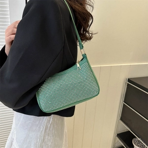 Borsa sottobraccio verde minimalista con strass scintillanti e chiusura con zip in metallo