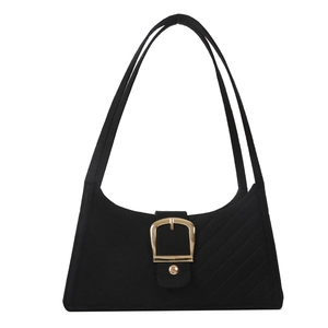 Elegante borsa a spalla trapuntata nera da donna con fibbia in metallo dorato
