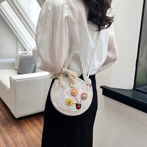 Elegante borsa a tracolla rotonda in tessuto con fiori applicati e fiocco in pizzo