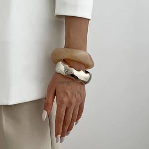 Chunky irregular silver alloy cuff paired with a translucent resin ring bracelet set