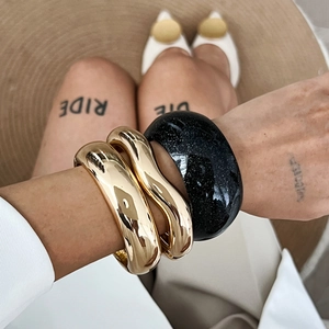 Vintage Alloy Irregular Chunky Bangle Bracelet Polished Wave Design Shiny Gold Starry Black Wrist Jewelry For Women