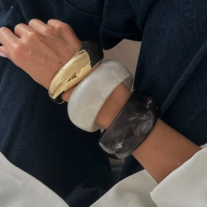 Three-piece acrylic and metal wide bangles set in gold, pearl white, and marble grey