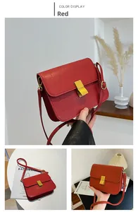 Detalle de bolso rojo con relieve de cocodrilo y elegante cierre dorado cuadrado