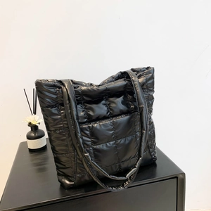 Grand Sac Fourre Tout Matelassé Métallisé Brillant Conception Légère Sac À Bandoulière Pour Femmes Mode Décontractée