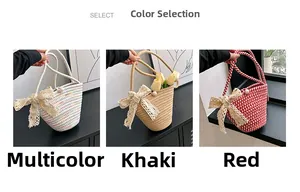 Trois couleurs de sacs seaux tissés avec nœuds en dentelle et perles en gros plan