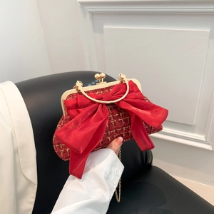 Sac rouge en tweed avec nœud en organza, fermoir doré et bandoulière en chaîne chic