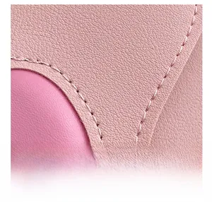 Detailansicht der rosa Ledertasche mit hochwertiger Narbenstruktur und feiner Doppelnaht