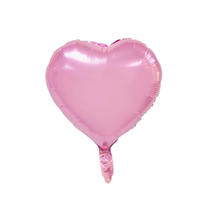 Vue détaillée d'un ballon en aluminium rose clair en forme de cœur pour les mariages