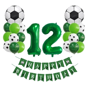 Décoration foot 12 ans avec ballons chiffres verts et bannière joyeux anniversaire
