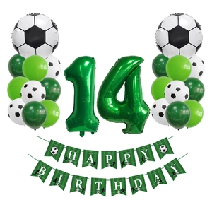 Détail des ballons chiffre 14 verts et kit de décoration pour fête de foot