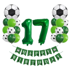 Kit fête 17 ans thème football avec ballons chiffres verts et bannière de foot