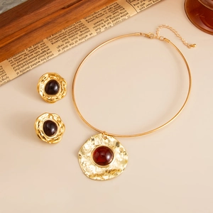 French vintage gold jewelry set with geometric collar necklace and amber gemstone earrings