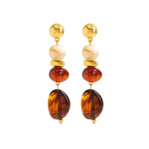 Boucles d'oreilles bohèmes géométriques avec résine ambre et pendentif écaille de tortue