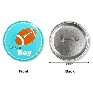Vue détaillée avant et arrière du badge Team Boy de 58 mm pour baby shower avec épingle