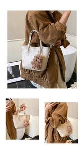 Elegante borsa tote in pelle PU bianco crema con ciondolo a forma di orsetto