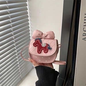 Rosa Umhängetasche für Mädchen mit großer Schleife und Pony-Stickerei-Details