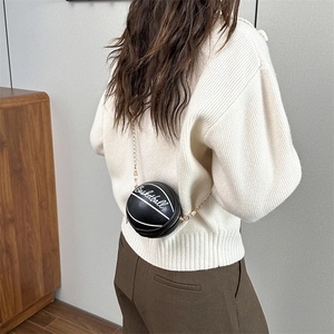 Bolso bandolera creativo con forma de baloncesto en cuero negro y cadena de oro