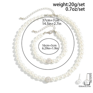 Vue détaillée de l'ensemble de bijoux en perles avec dimensions du collier et bracelet