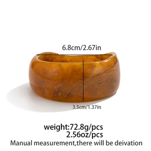 Detail view of resin bangle with marble texture and dimensions 6.8cm diameter and 3.5cm width