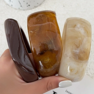 Three-piece retro resin bangle set in chocolate, amber, and marble textures for women