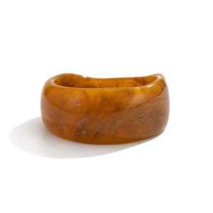 Chunky irregular amber resin bangle with marble texture for a vintage fashion look