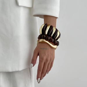 Three-piece stackable gold and tortoiseshell elastic bracelet set for women