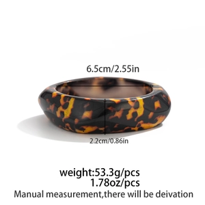 Detailed view of resin leopard print bangle with 6.5cm inner diameter and 2.2cm width