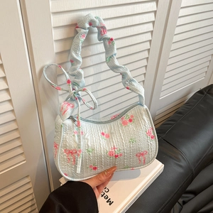Borsa a mano azzurra in seersucker a fiori con tracolla a nuvola e fiocco rosa