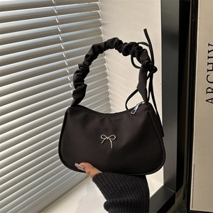 Bolso de hombro de nailon de moda para mujer con asa fruncida única y lazo plateado Bolso de mano minimalista dulce para diario