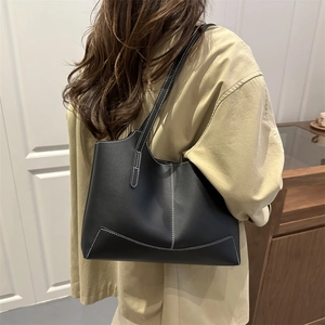 Sac fourre-tout noir rétro avec surpiqûres blanches contrastées et grande capacité