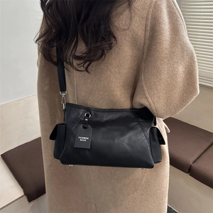 Minimalist black large capacity crossbody bag with side pockets and fashion tag