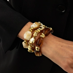 Fashion irregular resin and gold bead stretch bracelet set for women on black suit
