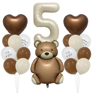 Set dettagliato di palloncini orsetto opachi con forme a cuore e lattice di compleanno