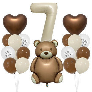 Dettaglio set palloncini compleanno orsetto vintage con numero 7 beige e cuori