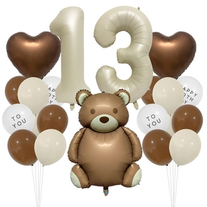 Dettaglio set palloncini 13° compleanno con orsetto e cuori in tonalità della terra