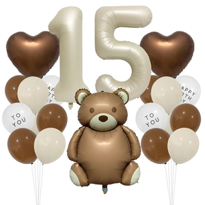 Dettaglio del set palloncini orsetto vintage con palloncini a cuore crema e cioccolato