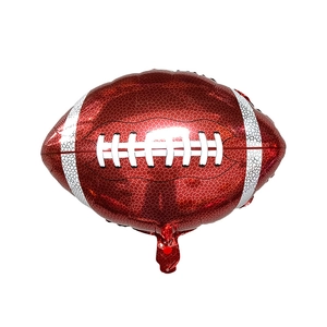 Vista dettagliata di un pallone da football americano in alluminio rosso con cuciture