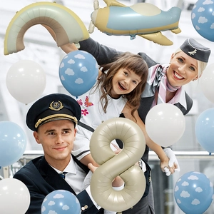 Ballons à motif nuage et avion avec ballon chiffre 8 pour décor de fête