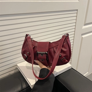 Vintage Women Underarm Bag Pleated PU Leather Shoulder Handbag With Large Metal Buckle Retro Y2K Style Daily Commuting