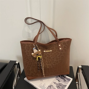 Sac Fourre-tout Vintage Imprimé Léopard Pour Femmes Grande Capacité Sac à Épaule en Cuir Synthétique Avec Pendentif Ours
