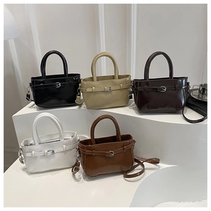 Vue détaillée de 5 mini sacs bandoulière élégants avec boucles décoratives en divers coloris