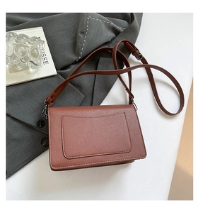 Detail of vintage brown crossbody bag with lychee pattern leather and adjustable strap