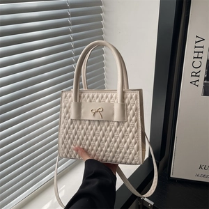 French Fashion Quilted PU Leather Handbag For Women Simple Commuter Crossbody Bag With Bow Metal Decoration Shoulder Bag
