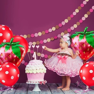 Kit déco premier anniversaire fraise avec ballons rouges et ballons fruits en aluminium