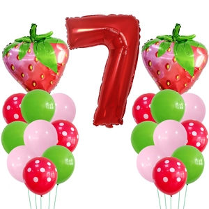 Détail du set ballon chiffre 7 rouge avec ballons fraise pour décoration de fête
