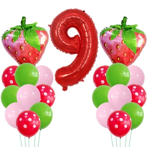 Kit ballons fraise avec chiffre neuf rouge et ballons en latex à pois colorés