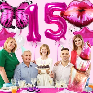 Set de globos para 15 años rosa fuerte con diseños de lápiz labial y mariposas