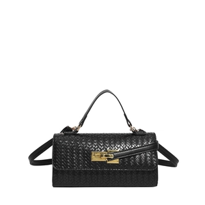 Elegante zwarte geweven handtas met gouden draaislot en handvat van metalen ketting