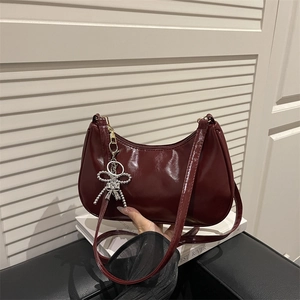 Vintage Women's Crescent Hobo Bag Luxury PU Leather Underarm Shoulder Bag With Artificial Pearl Bow Pendant Retro Fashion Daily Purse